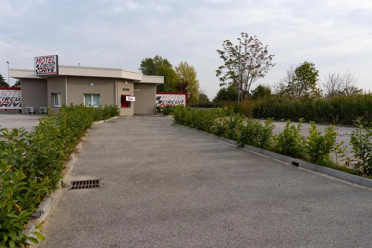 Motel Circuit Drive Cingia De' Botti Italy